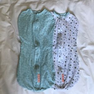Lot of 2 SwaddleMe sleep Pod Zip-up